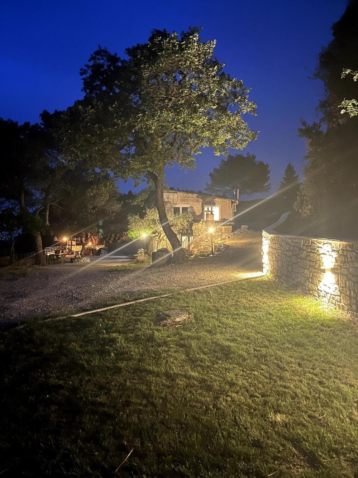 Le Castellas - Gite En Pleine Nature Montmirat Exterior foto