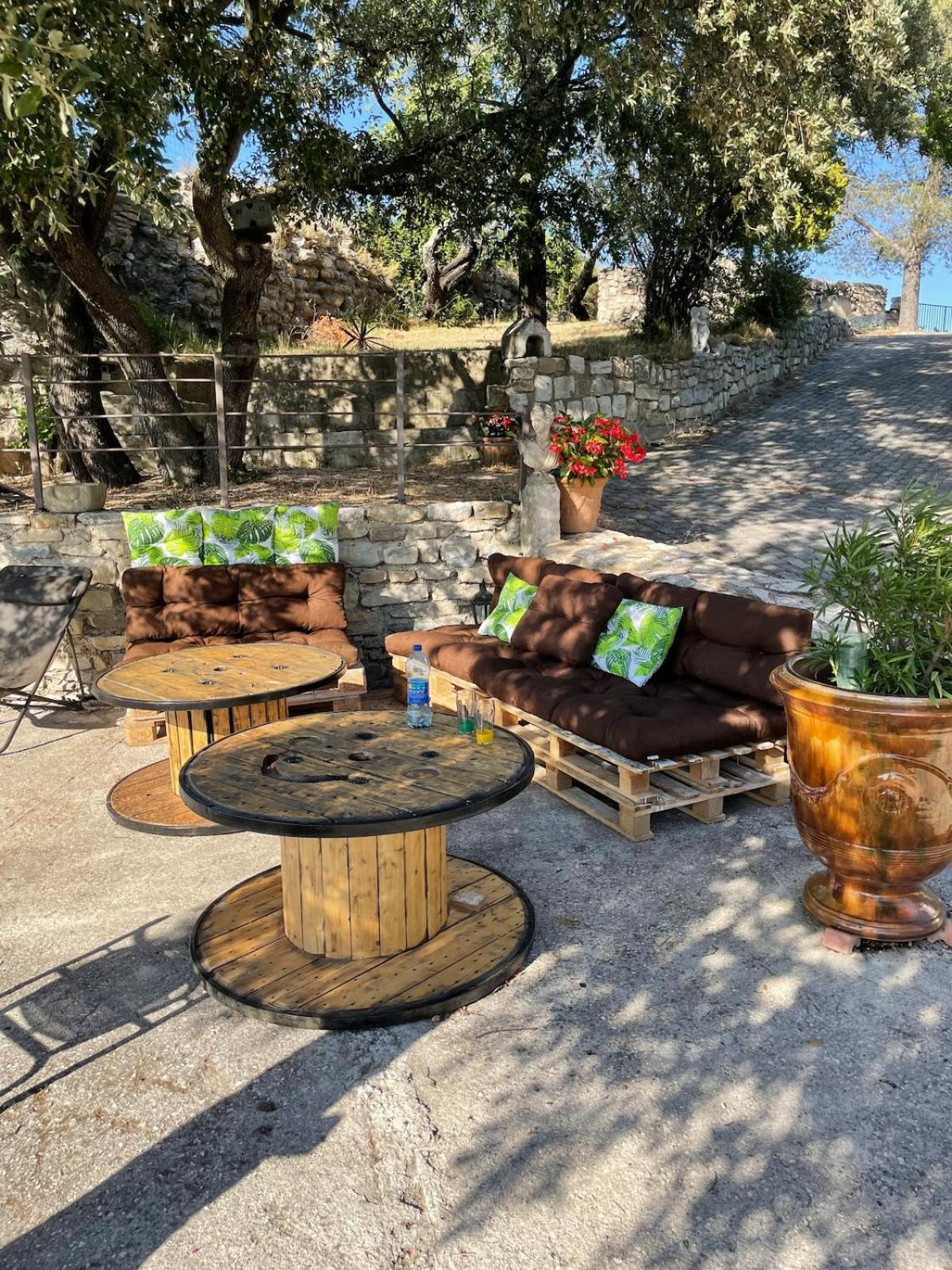 Le Castellas - Gite En Pleine Nature Montmirat Exterior foto