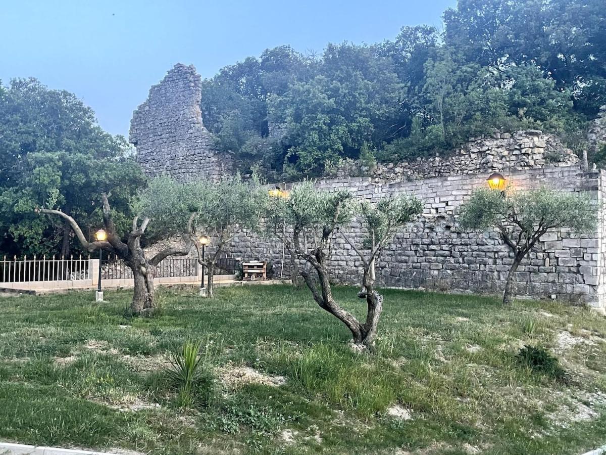 Le Castellas - Gite En Pleine Nature Montmirat Exterior foto