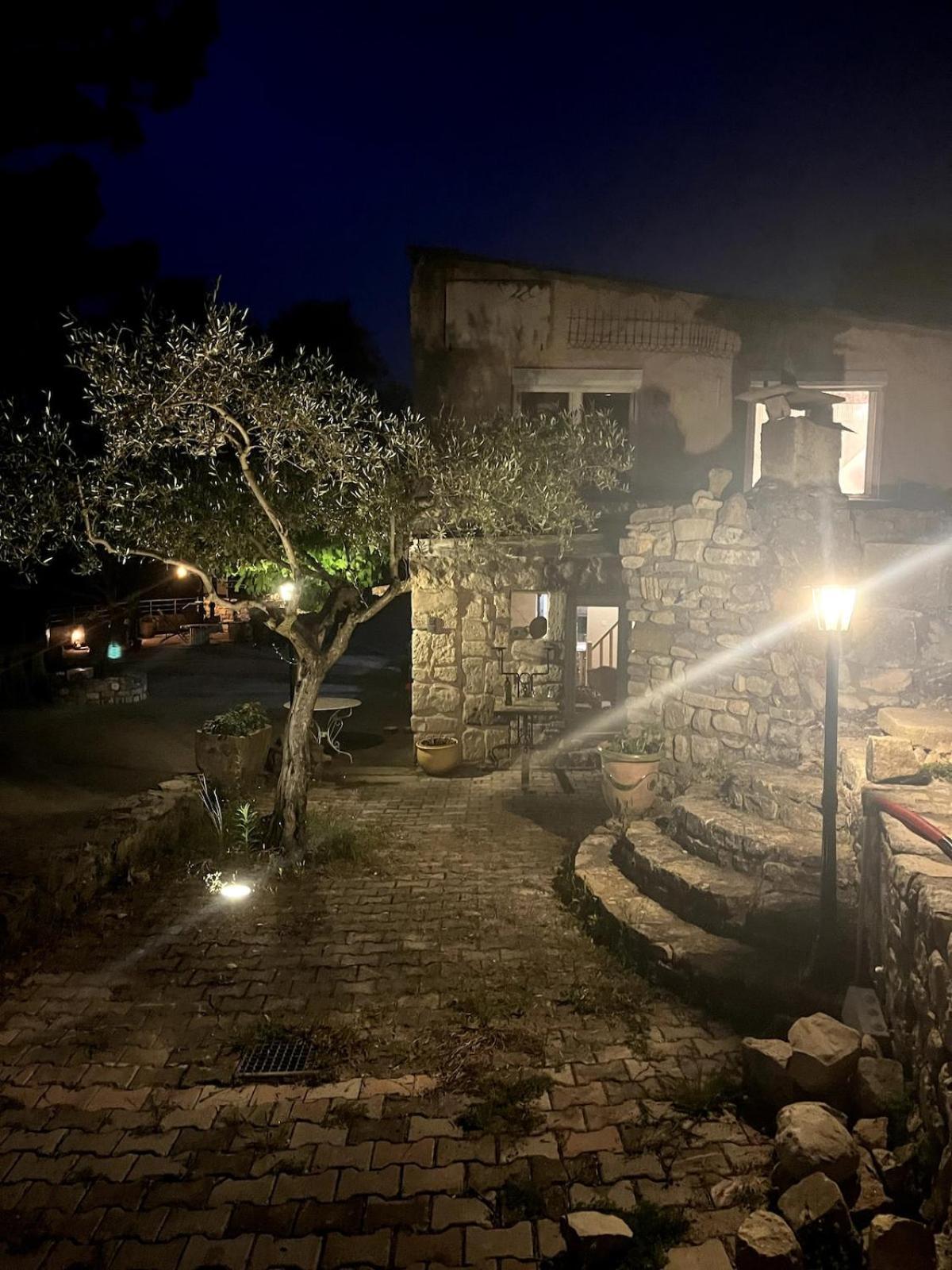 Le Castellas - Gite En Pleine Nature Montmirat Exterior foto